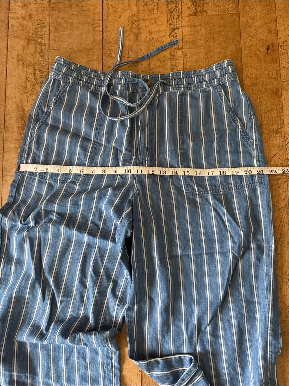 American Eagle - blue & white striped cropped wide leg pant - size L